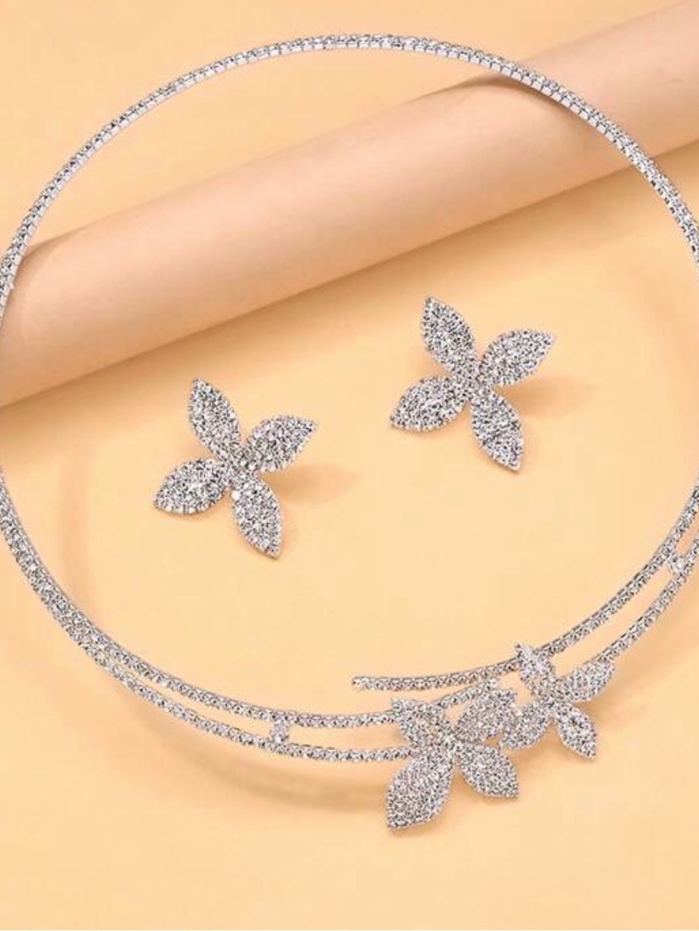 Elegant Silver-Tone Floral Necklace & Earrings Set - Picture 2 of 3